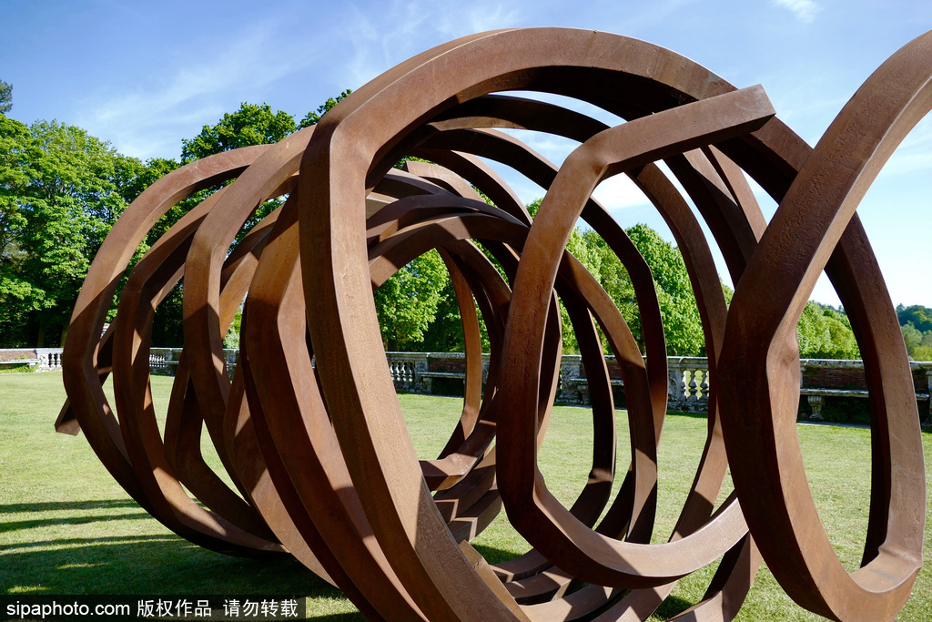 不確定的對角線 雕塑藝術家Bernar Venet展覽