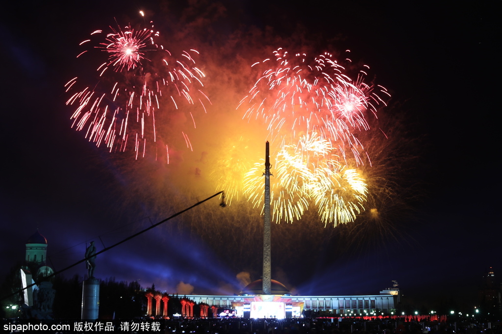 莫斯科勝利日夜晚絢爛 約1萬枚煙花裝點夜空