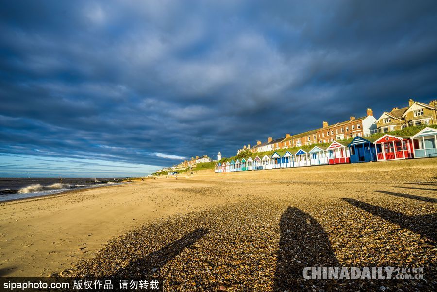 藍透心扉 英國索思沃爾德海邊日出透亮絕美