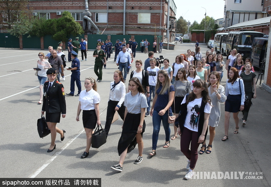 俄羅斯飛行學院招收首批女學員 個個高顏值