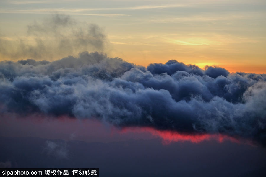 距離地心最遠的高峰 厄瓜多爾欽博拉索山日暮時分