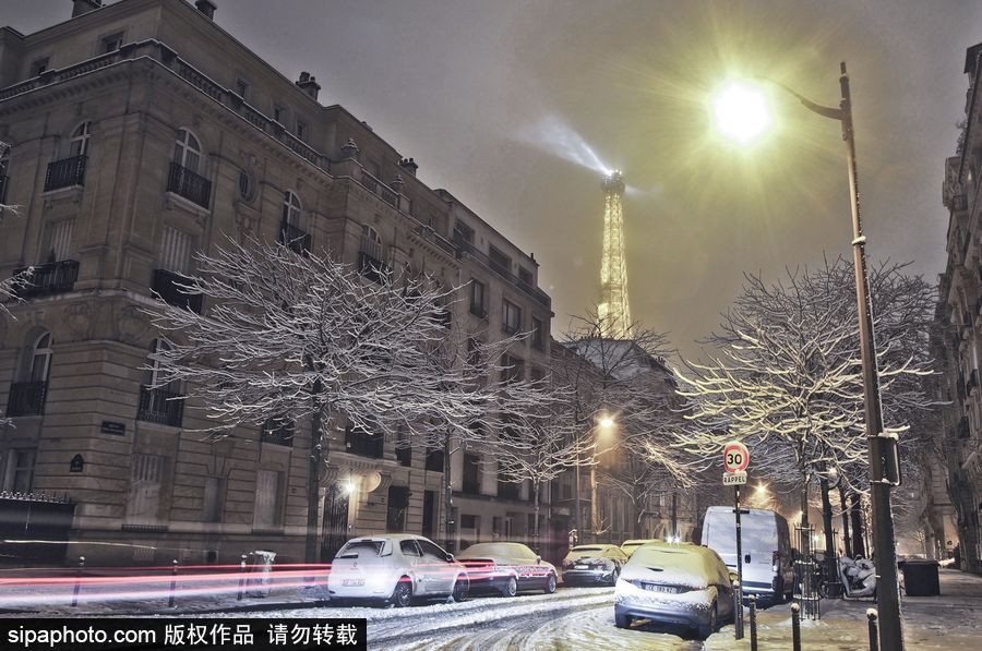 雪中巴黎埃菲爾鐵塔 如夢似幻浪漫十足