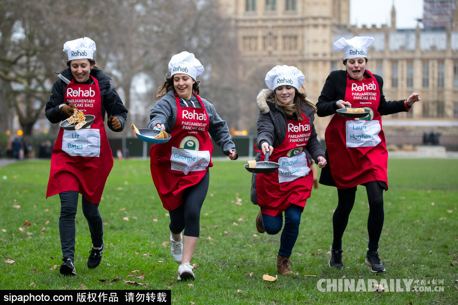 “煎餅俠”？英國舉行趣味煎餅跑