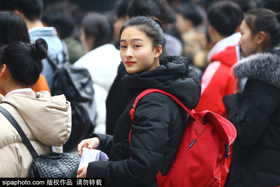 北京電影學院2018年藝考初試開考 表演學院帥哥美女云集