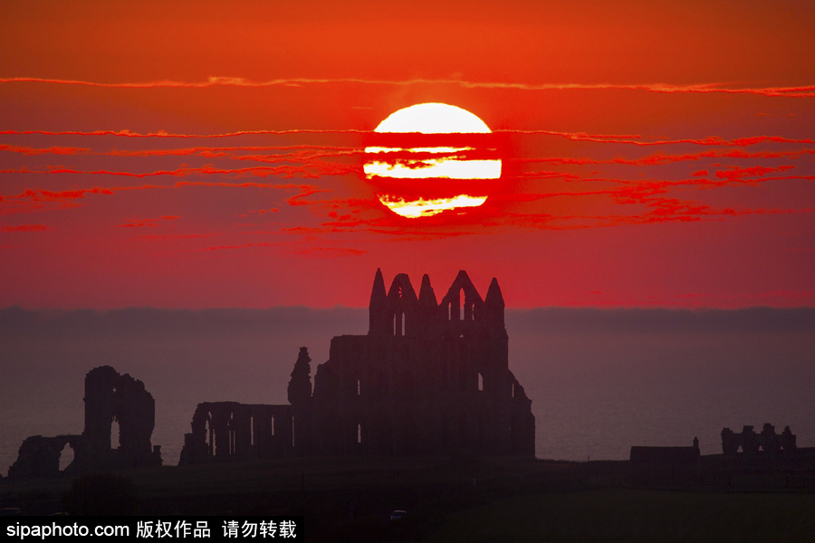 英國約克郡落日美如畫 晚霞絢爛如夢似幻